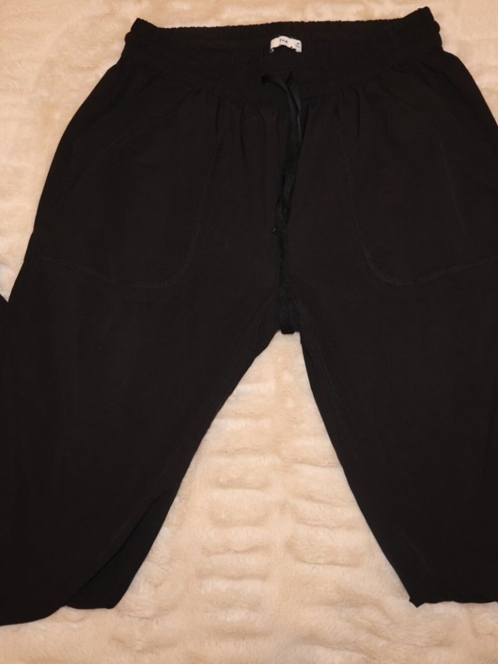 Aritzia TNA Black Lightweight Joggers Size M